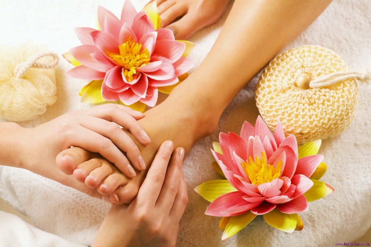 Massage bàn chân là gì