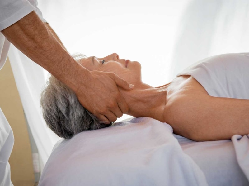 massage cho người cao tuổi cải thiện giấc ngủ