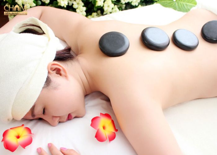 Massage đá nóng giúp cải thiện làn da