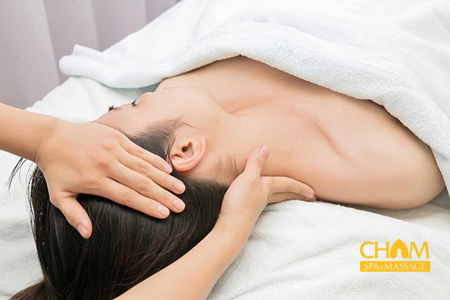 Cách massage trị đau vai gáy giải tỏa mọi áp lực vùng cổ và vai Cham Spa & Massage