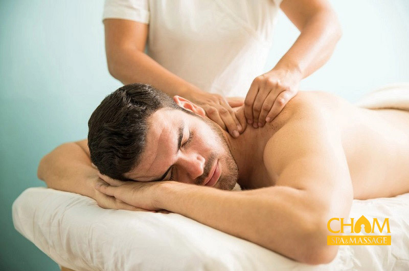 Vì sao nên massage cổ vai gáy