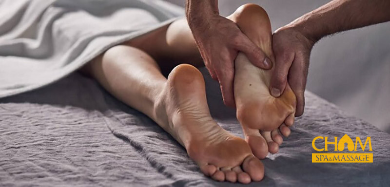 Cách massagr chân kiểu thái Cham Spa & Massage