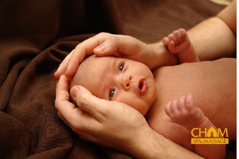 Các bước thực hiện massage mặt cho em bé Cham Spa & Massage