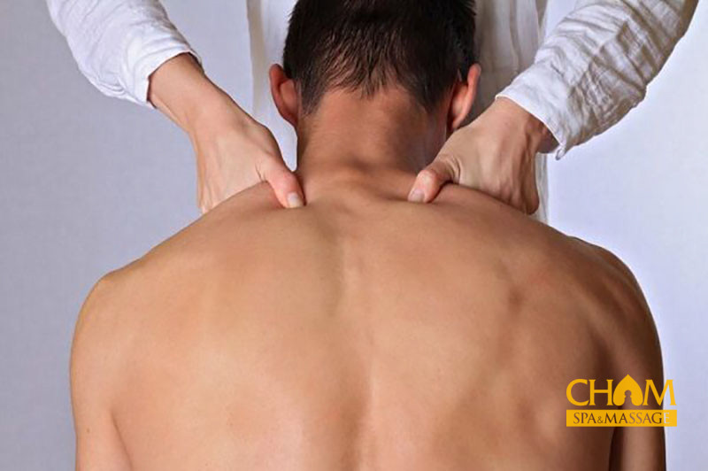 Massage cổ trị liệu cho nam Cham Spa & Massage