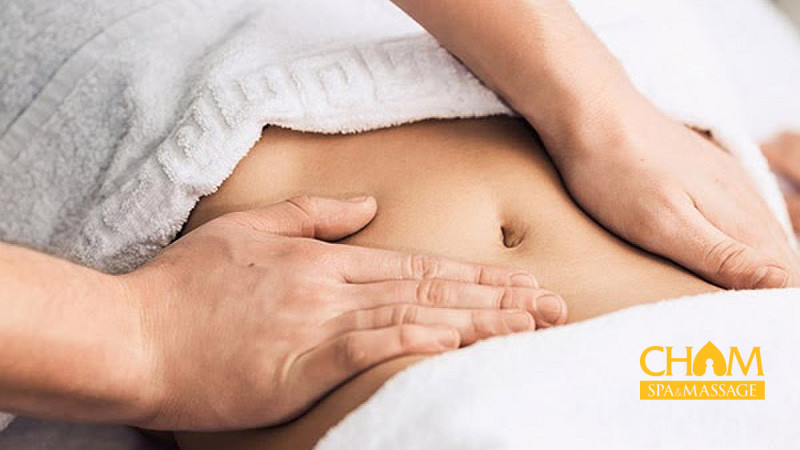 Cách massage bụng bị đầy hơi bằng động tác xoa tròn Cham Spa & Massage