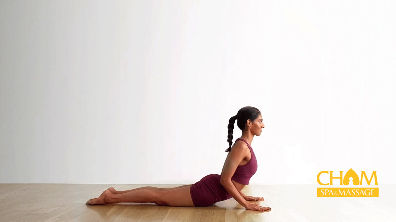 Tập Yoga Cobra giúp giảm mỡ gáy