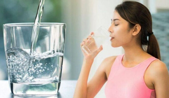 Uống nước mỗi ngày để da bạn trở nên mịn màng hơn