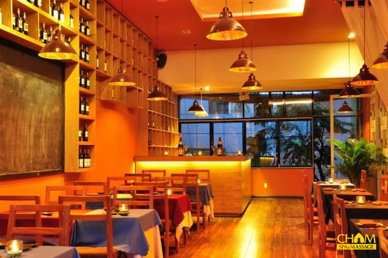 Phố đi bộ Bạch Đằng